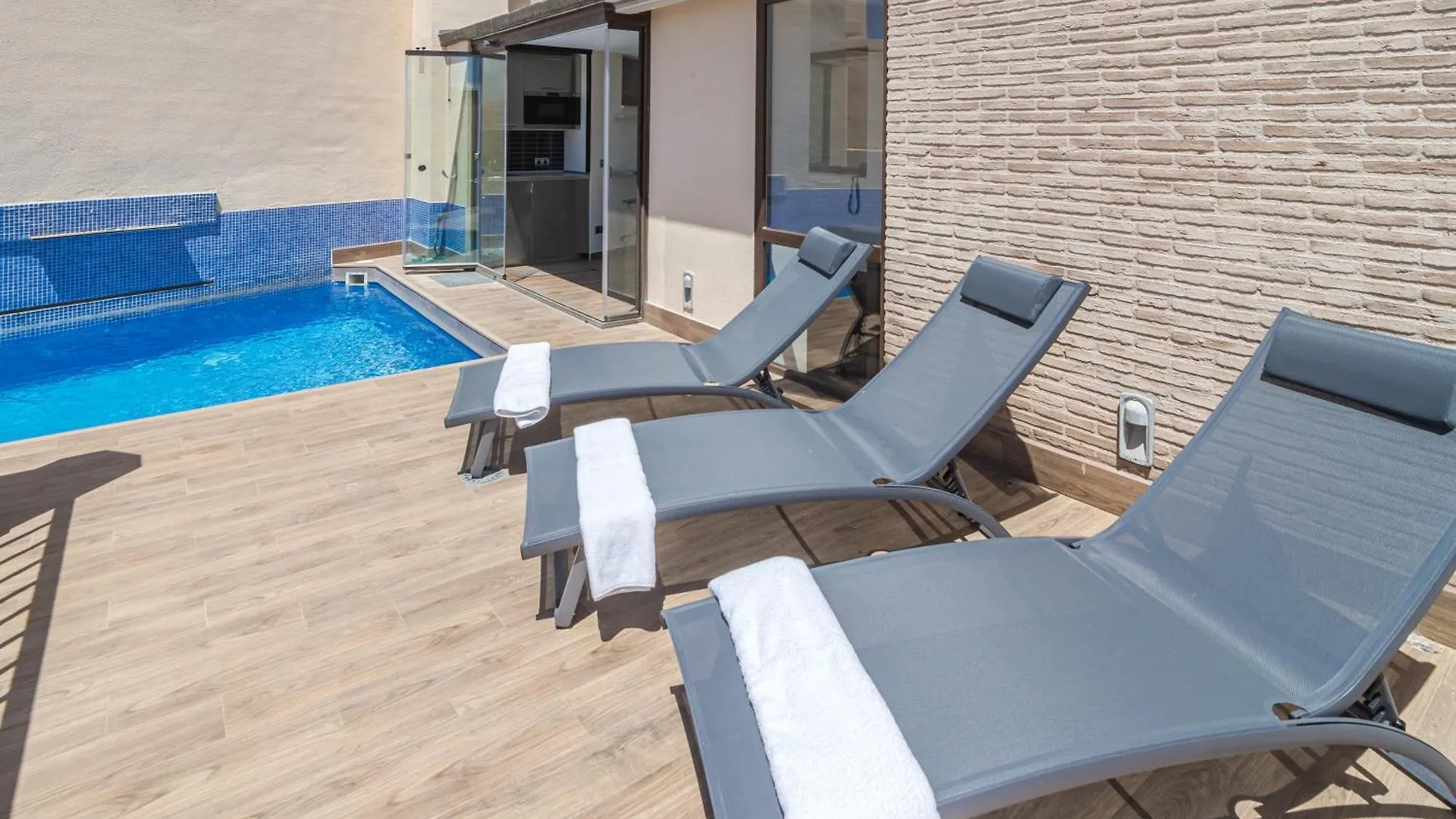 Bp7C.2A Beachfront Penthouse With Private Pool Estepona Apartment