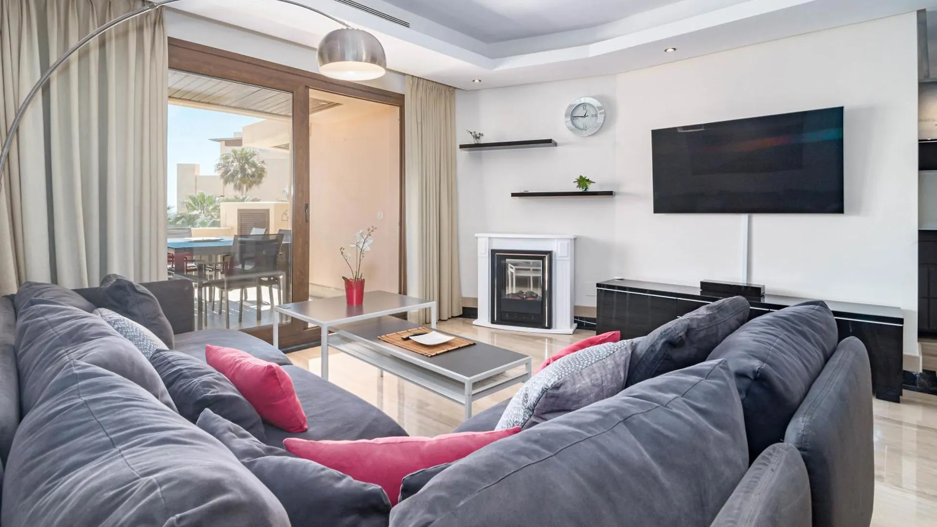 Bp7C.2A Beachfront Penthouse With Private Pool エステポナ スペイン